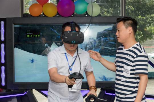 新华互联网科技VR师资培训日志:名企参观体验