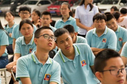 十年归来,仍是少年 新华教育三十周年华诞之际荣誉校友齐聚母校