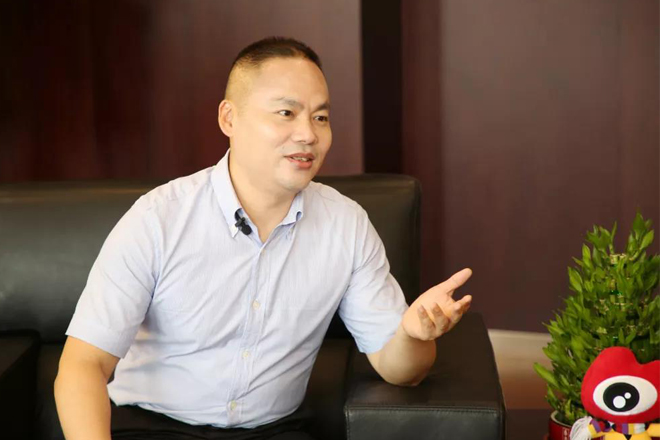 新华教育集团常务副总裁许绍兵接受新浪网专访