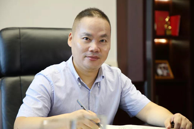 新华教育集团常务副总裁许绍兵接受新浪网专访