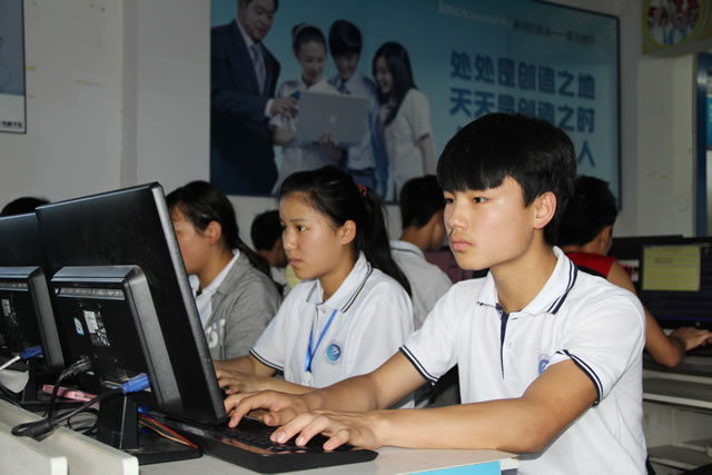 新华技能+学历教育,职教生一样可以报考公务员