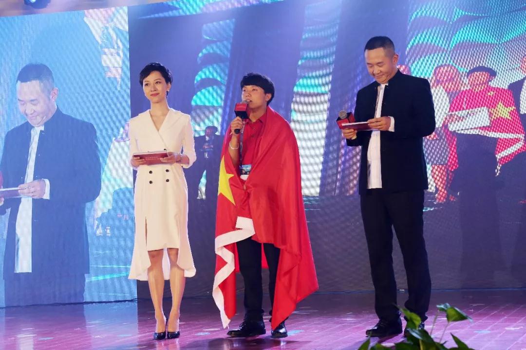 新华教育集团新华互联网科技30周年庆典华丽绽放