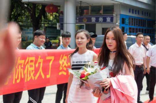 《我们的十八岁》粉丝见面会引爆全场校长张驰空降四川新华