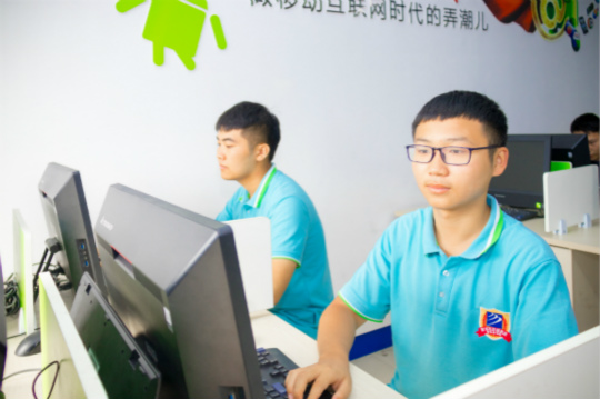【新生故事】人生只有两季:奋斗是旺季,懈怠是淡季