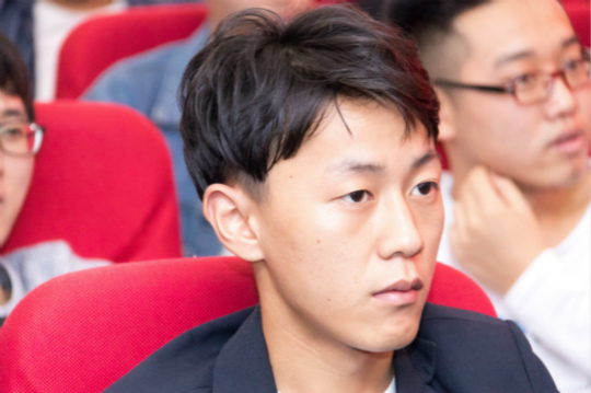 《老师来了》看机器人智能时代如何开展新型的教育模式
