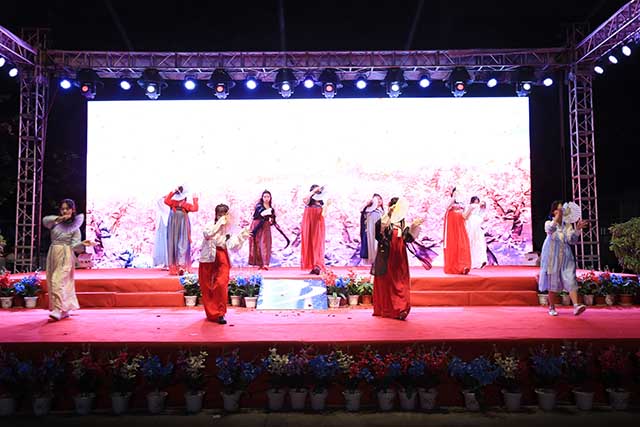 “庆国庆·迎新生”暨四川新华2018年秋季开学典礼圆满落幕