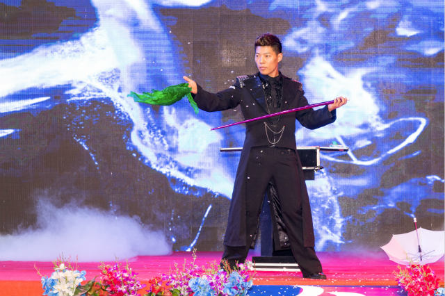 “歌舞青春·圆梦新华”国庆晚会美图来袭