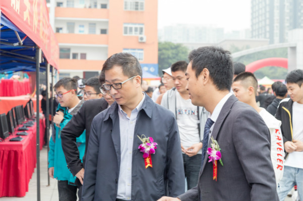 成都市就业服务管理局领导出席我院秋季双选会