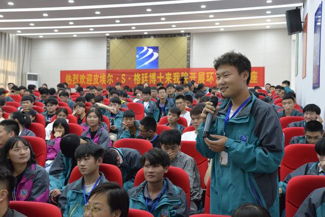 加拿大著名国际设计大师皮埃尔博士来新华交流讲学