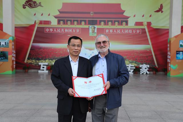 加拿大著名国际设计大师皮埃尔博士来新华交流讲学