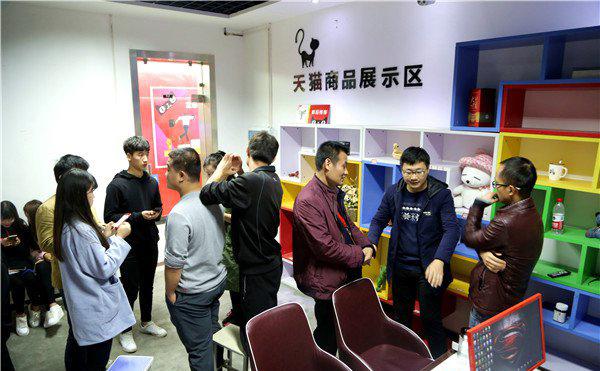 新华双11 全球狂欢节,因为专业 所以出色!