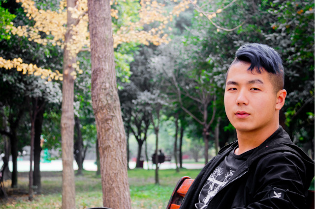 梦想的花,开在奋斗之上,用电竞的花火播下希望的种子