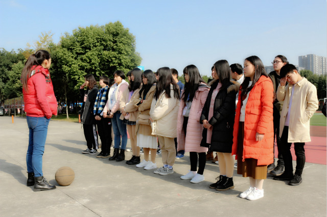 四川新华班主任特辑:新华人的一天——王倩老师