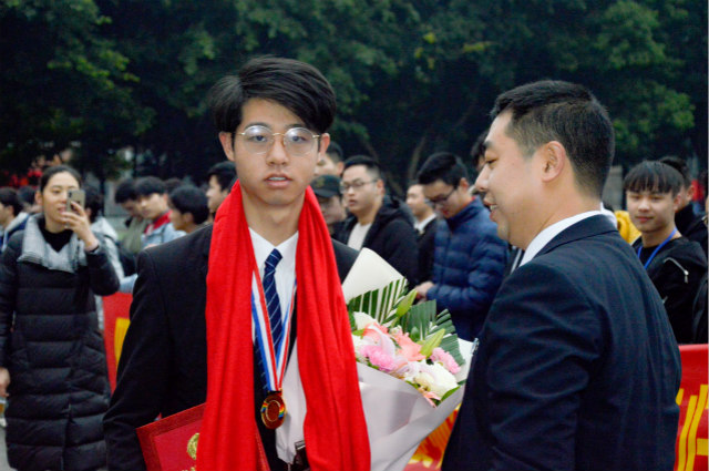 “新华·澜庭集杯”互联网职业技能大赛,四川新华斩获多项殊荣载誉归来!