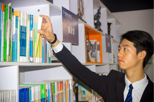 “新华·澜庭集杯”互联网职业技能大赛获奖学生接受采访