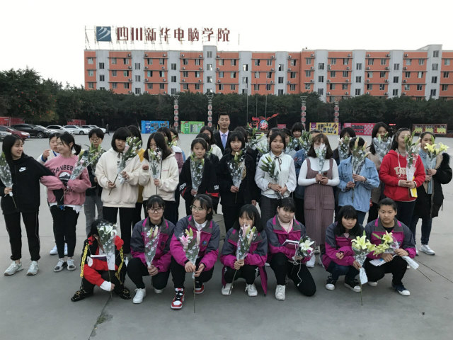 向阳而立 满怀憧憬 执着前行