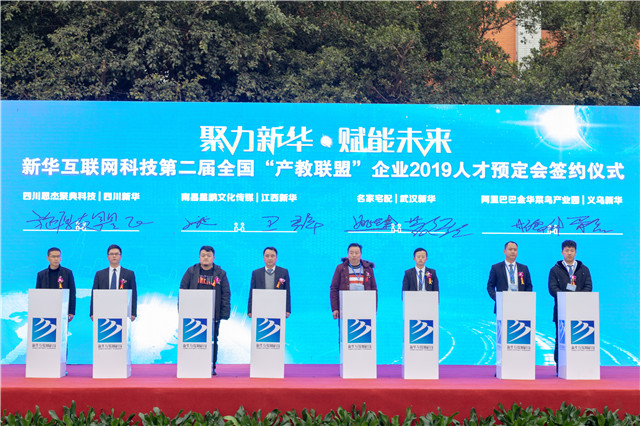 【两会聚焦】我国首次将就业政策置于宏观政策层面