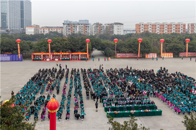 技能+学历!职校生为何在就业市场越来越受欢迎