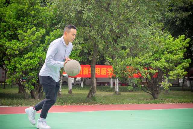 高中辍学,看“职场小白”如何“技能在手,天下可走”