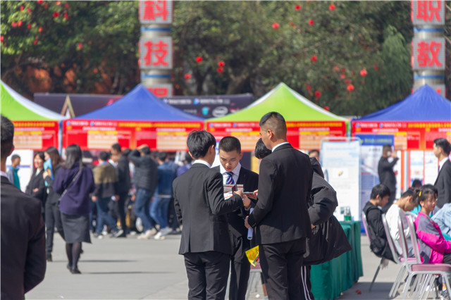 2019四川新华春季毕业生供不应求,逆袭史上最难就业季节