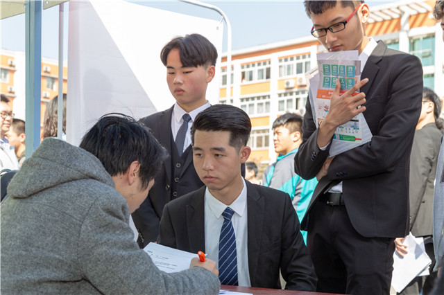 2019四川新华春季毕业生供不应求,逆袭史上最难就业季节