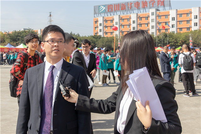 直击双选会现场:新华学子厚积薄发,满意就业
