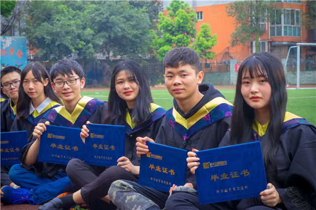 最美毕业季|此去繁花似锦,归来仍是少年!