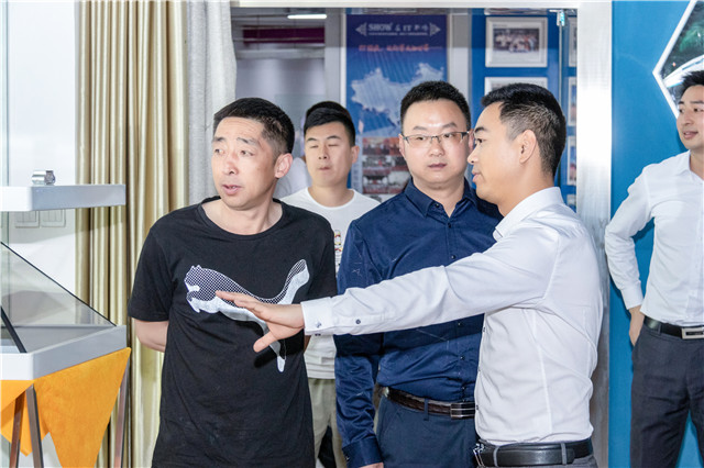 坚定信念跟党走 脱贫致富奔小康