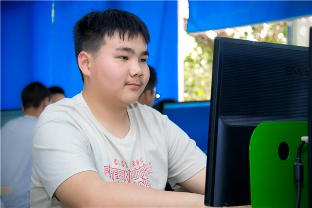 白宇翔|初中辍学,没有技术怎么办?选对专业很重要!