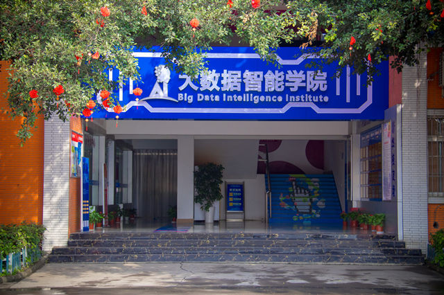 白宇翔|初中辍学,没有技术怎么办?选对专业很重要!
