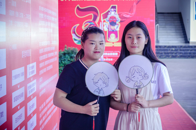 在校学习不到一年，半年收入6W+,她们是如何做到的？