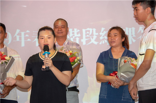 在校学习不到一年，半年收入6W+,她们是如何做到的？