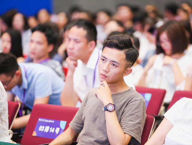四川新华成功学子报告会