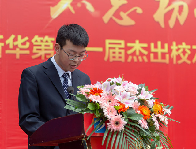 张铭峰:大家都很优秀,我没理由落后