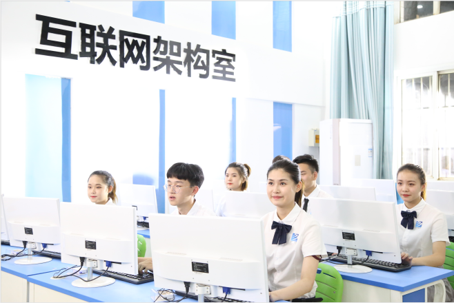 为什么学互联网新技术,要来新华?