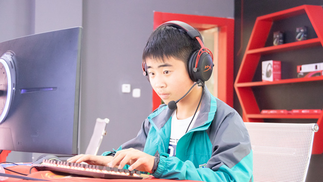 新生故事|冯磊：我不后悔来新华