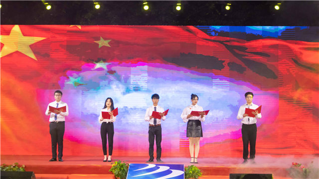 多图预警,四川新华“庆国庆·迎新生”大型文艺晚会精彩回顾!