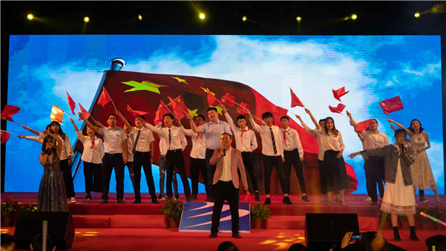 多图预警,四川新华“庆国庆·迎新生”大型文艺晚会精彩回顾!