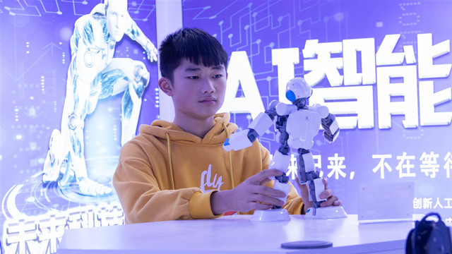 新生故事|体验过打工的辛苦,我来新华学UI设计