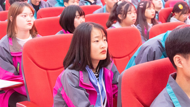 成都人社新华行,助力技能人才梦起航