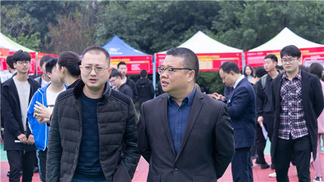 四川新华成功举办2019年秋季IT人才双选会