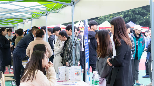 四川新华成功举办2019年秋季IT人才双选会