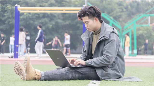 王祎堃:朋友推荐,转学来新华学动漫