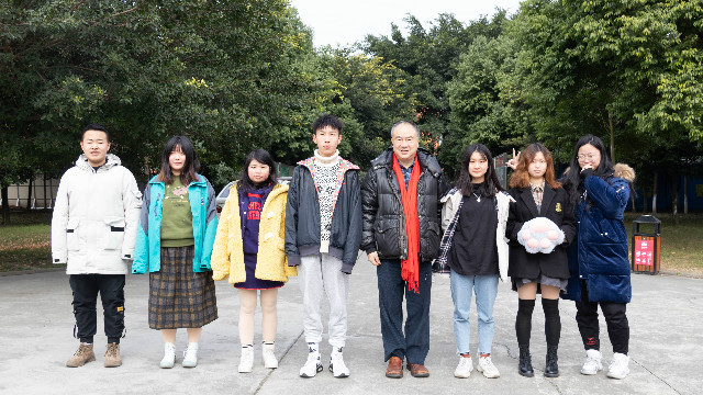 《开心鬼》导演高志森莅临四川新华开展讲座