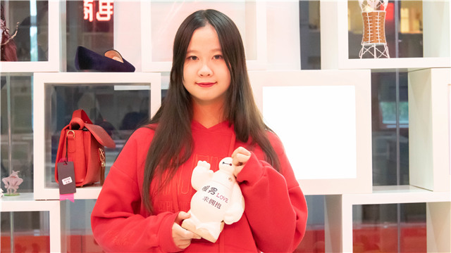 00后美少女来新华圆“动漫梦”