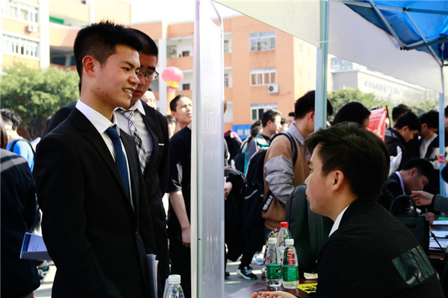 学互联网技术为什么选择四川新华!