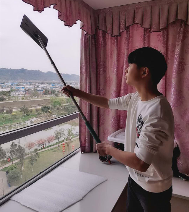 同学,你认真学习的样子真好看!