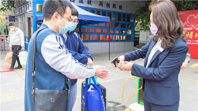 开学啦!四川新华迎来第一批返校学子