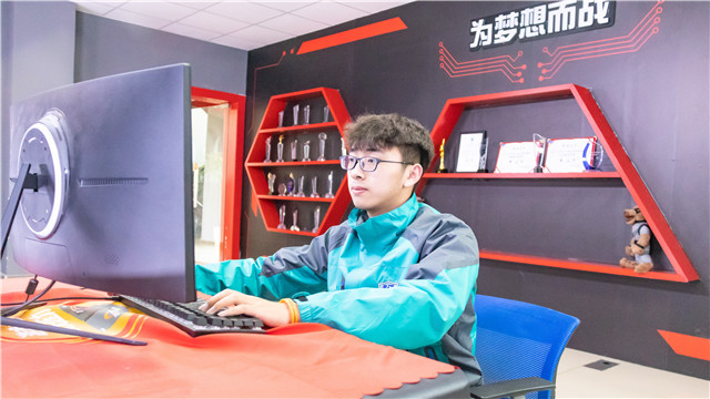 年少爱追风 少年爱追梦