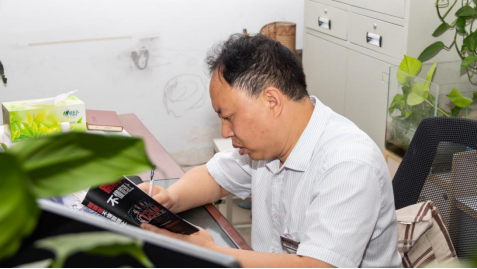 热烈祝贺张兴强老师荣获新华互联网科技十大匠师荣誉称号